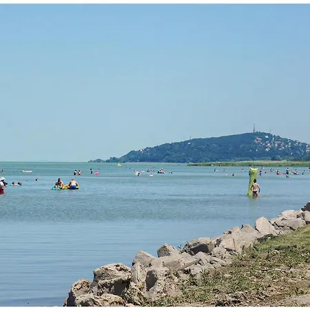 Three-bedroom Holiday In Balatonfenyves